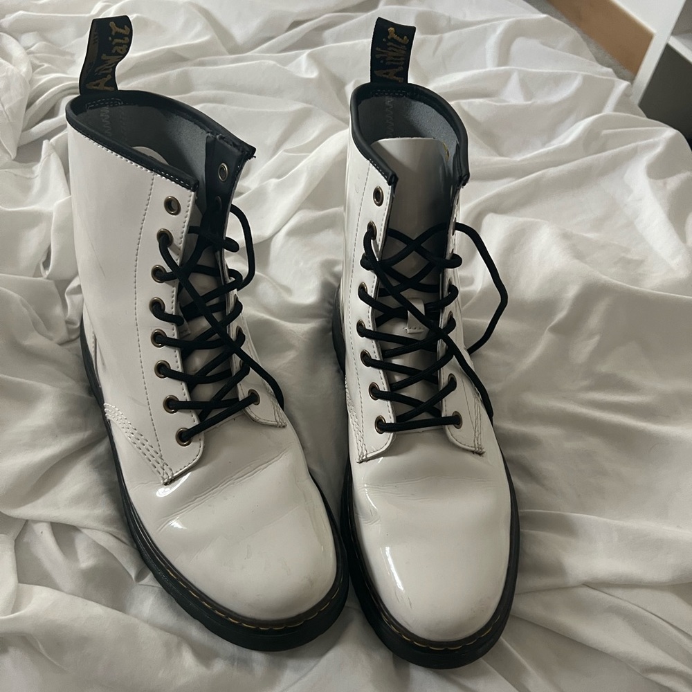 White dr martens